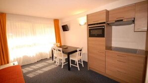Dining - 2 Rooms for 8 People (Eaux-Bonnes)