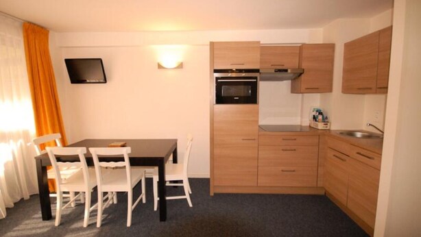Dining - 2 Rooms for 8 People (Eaux-Bonnes)