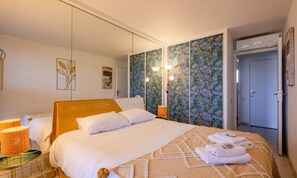 Tabla de planchar con plancha 