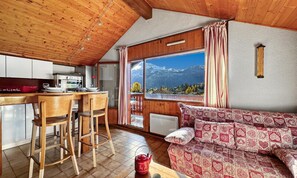 Living area - Apartment in Village With Mountain Views (Araches-la-Frasse)