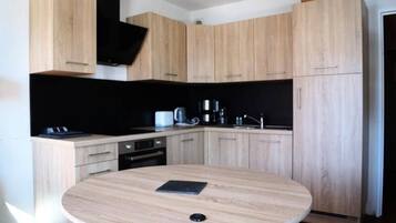 Cookware/dishes/utensils