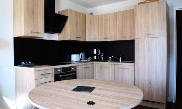 Cookware/dishes/utensils - Charming 4-person Apartment in the Resort Center (Saint-Sorlin-d'Arves)