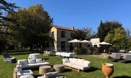 Houses & Villas for 9 People
