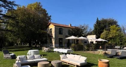Houses & Villas for 9 People