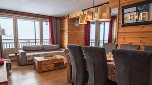 Living area - Apartment in Val Thorens by Ski Slopes (Les Belleville)