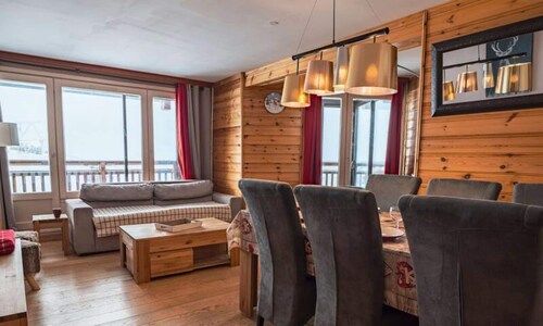 Apartment in Val Thorens by Ski Slopes