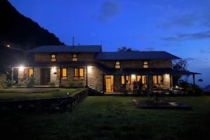 المنشأة من الخارج