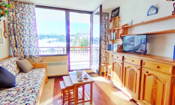 Living area - Apartment Near Slopes With Mountain Views (Hauteluce)