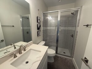 Shower, hair dryer, towels, soap - New 3 Bed 2 Bath Home in Granite Shoals Short Walk to Lake LBJ-Pet Friendly (Granite Shoals)