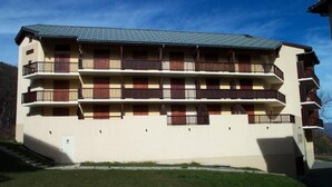 Exterior - Apartment in Les Verneys Near Ski Lift (Valloire)