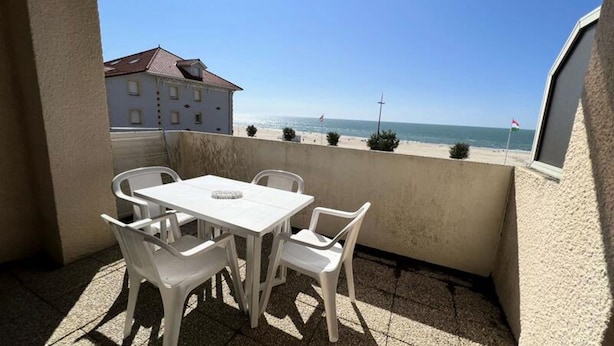 Outdoor dining - Apartment With Ocean View in Royan (Soulac-sur-Mer)