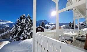 Outdoor dining - Comfort Chalet With 6 Bedrooms (Araches-la-Frasse)
