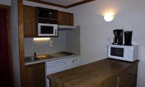 Microwave, dishwasher, coffee/tea maker, electric kettle - 2 Rooms for 6 People (Bessans)