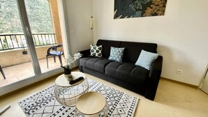 Living area - Apartments for 5 People (Avene)