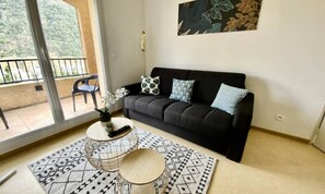 Living area - Apartments for 5 People (Avene)