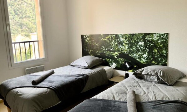 Iron/ironing board - Apartments for 5 People (Avene)