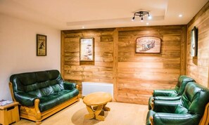 Interior - Holiday Home in Avrieux Near Ski Slopes (Avrieux)