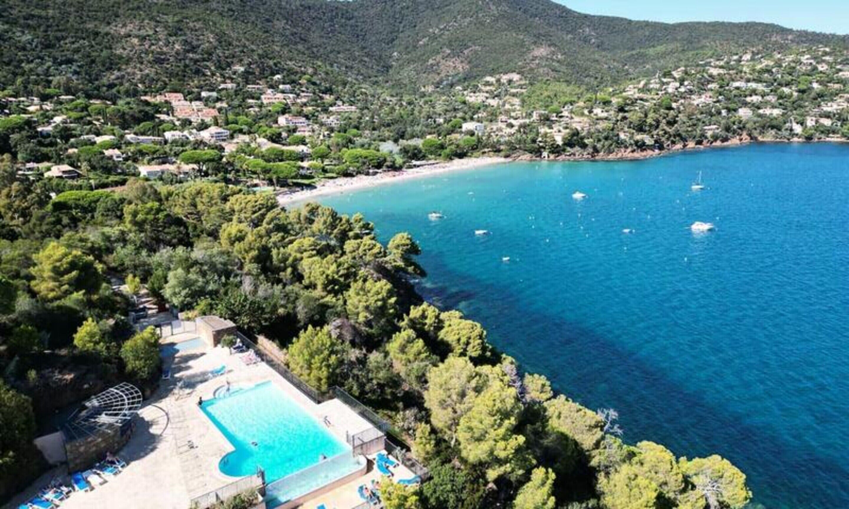 室外游泳池和溫水游泳池