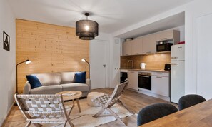 Living area - Apartment in Monetier Near Ski Slopes (Monetier-les-Bains)