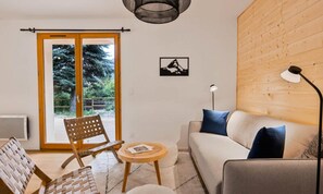 Living area - Apartment in Monetier Near Ski Slopes (Monetier-les-Bains)