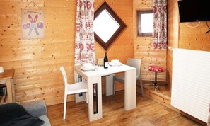 Living area - Apartment in Orres Near Ski Slopes (Les Orres)