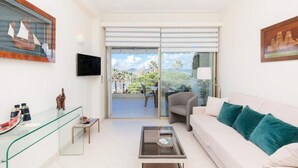 Living area - Apartment on La Croisette With Sea View (Cannes)