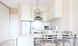 Frigorifero, microonde, forno, macchina per tè/caffè