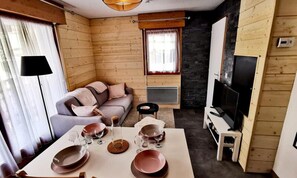 Living area - Apartment in Les Gets Near Ski Slopes (Les Gets)