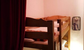 Room - Completely Renovated Studio Balcony Covered Parking (Araches-la-Frasse)