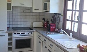 Kühlschrank, Mikrowelle, Ofen, Geschirrspüler