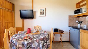 Dining - Classic Studio At the Foot of the Slopes Balcony With Slope Views (Les Belleville)
