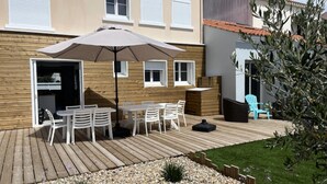 Outdoor dining - Villa in Saint-jean-de-monts by the Beach (Saint-Jean-de-Monts)