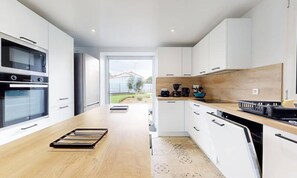 Fridge, microwave, oven, coffee/tea maker - Villa in Saint-jean-de-monts by the Beach (Saint-Jean-de-Monts)