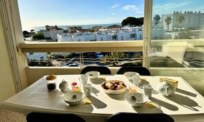 Dining - Apartments for 4 People (Le Grau-Du-Roi)