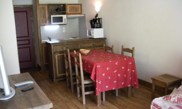 Dining - 2 Rooms for 6 People (Bessans)