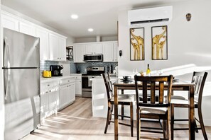 私人厨房 | 大冰箱、微波炉、烤箱、炉灶