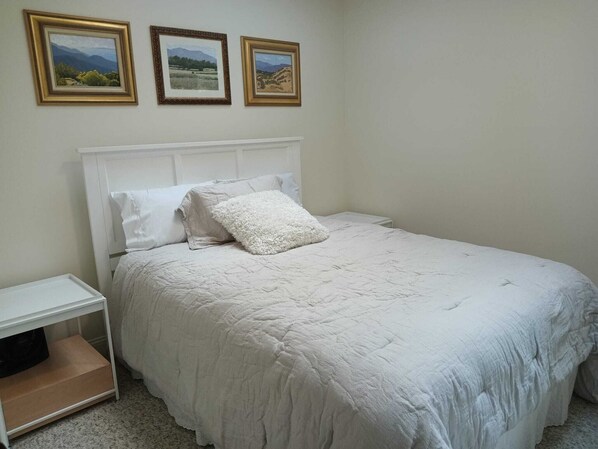 3 bedrooms, desk, iron/ironing board, free WiFi