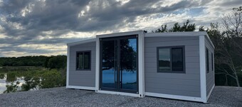 TH1-Enjoy the serenity of the lake in the comfort of this 2 bedroom tiny home.