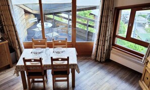 Dining - Bright Apartment With Stunning Views (Les Gets)