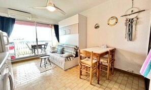 Living area - Apartment in Camargue Near the Beach (Le Grau-Du-Roi)