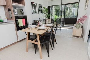 Dining - Beautiful and cozy "among trees". (Pucon)