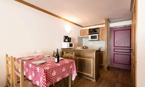 Dining - 2 Rooms for 6 People (Bessans)