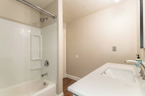 Hair dryer, towels - Central Mentor | 5 Beds | Fenced Yard (Mentor)