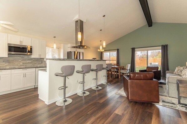 Coffee/tea maker, fridge, microwave, oven - Central Mentor | 5 Beds | Fenced Yard (Mentor)
