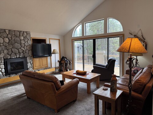 12 Big Sky - Perfect Family Retreat in North Sunriver - Dog Friendly!