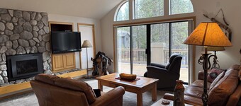 12 Big Sky - Perfect Family Retreat in North Sunriver - Dog Friendly!