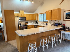 ميكروويف، فرن، موقد طهي مسطح، غسالة أطباق