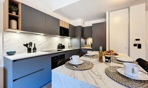 Refrigerador, microondas, horno y lavavajillas