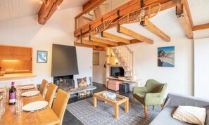 Fireplace - Apartments for 6 People (Les Allues)
