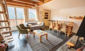 Fireplace - Apartments for 6 People (Les Allues)